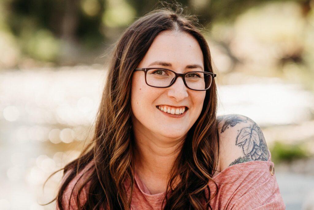 author vanessa rasanen smiling for a photo outside